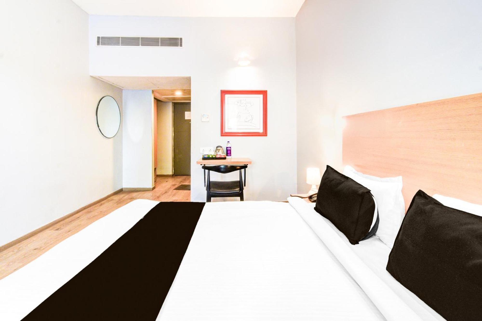 Super Townhouse Lakdikapul Hotel Hyderabad Exterior foto