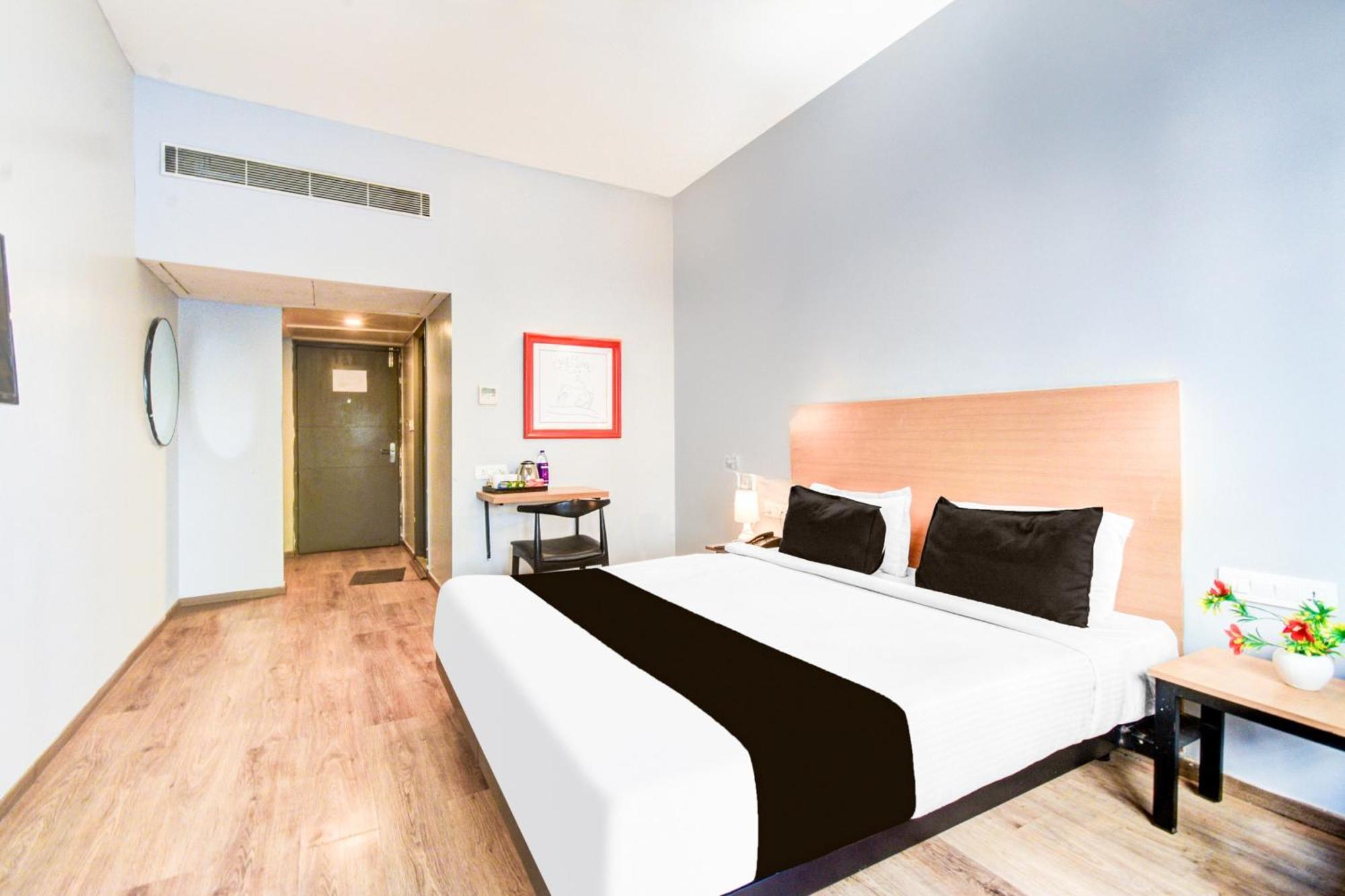 Super Townhouse Lakdikapul Hotel Hyderabad Exterior foto